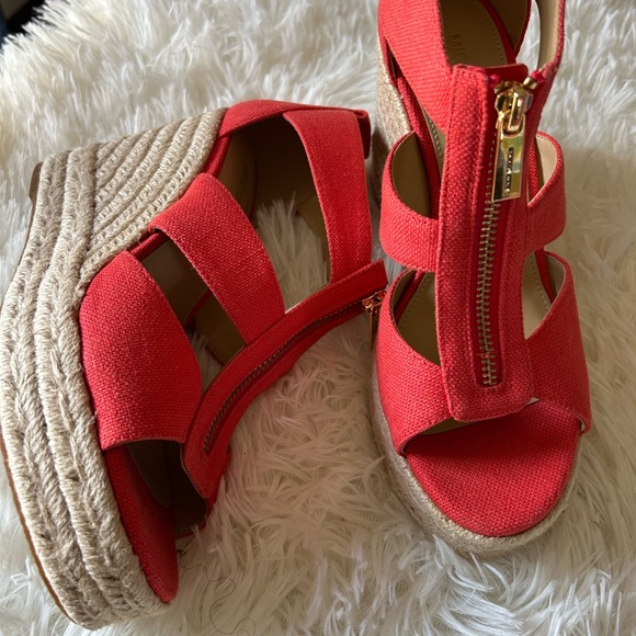 Michael Kors Coral Cutout Canvas Espadrille Wedge Sandals with Gold Zip - Picture 2 of 16